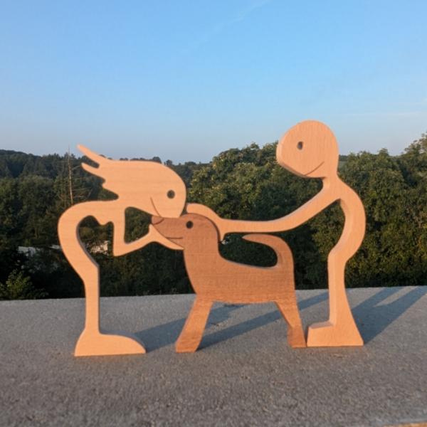 Holzfiguren Herrchen mit Frauchen und Hund